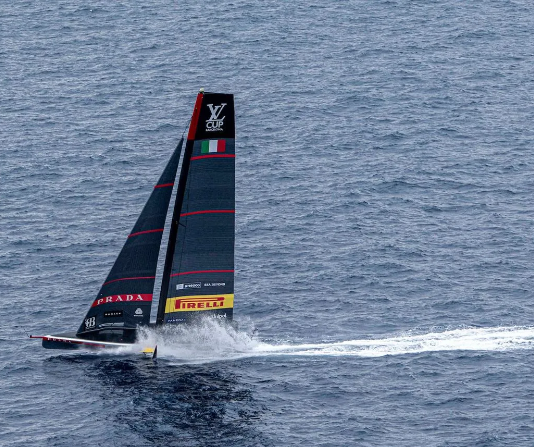 Luna Rossa suffered a major structural failure, breaking their traveler system – VIDEO